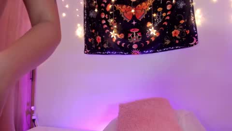 Isa...  online show from February 2025 07:04:02 AM