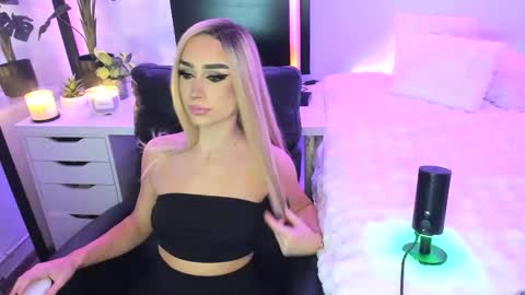 Snapshot of isabella_babyyy chatting on November 2025 06:09:02 PM Isabella Baby online show from November 2025 06:09:02 PM
