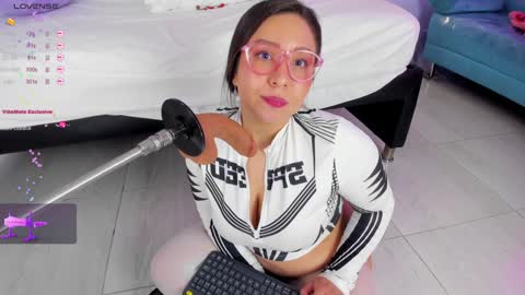 Snapshot of isabella_daniell chatting on January 2025 06:35:02 AM Isa online show from January 2025 06:35:02 AM