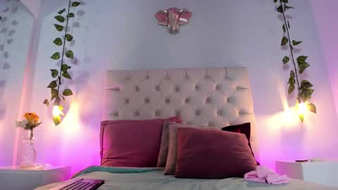 Snapshot of isabella_flowerss chatting on January 2026 09:27:01 PM online show from January 2026 09:27:01 PM