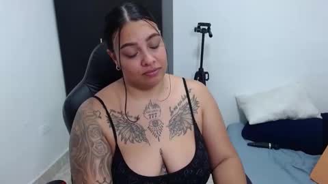 Snapshot of isabella_hots chatting on December 2024 06:59:02 AM estefania online show from December 2024 06:59:02 AM