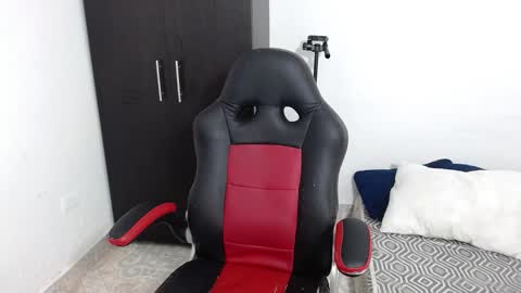 Snapshot of isabella_hots chatting on December 2024 11:15:01 AM estefania online show from December 2024 11:15:01 AM