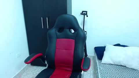 Snapshot of isabella_hots chatting on December 2024 10:14:01 AM estefania online show from December 2024 10:14:01 AM