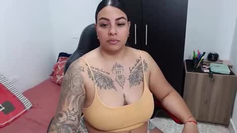 Snapshot of isabella_hots chatting on January 2025 10:10:02 AM estefania online show from January 2025 10:10:02 AM