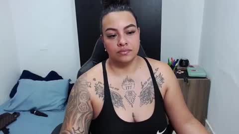 Snapshot of isabella_hots chatting on January 2025 11:01:02 AM estefania online show from January 2025 11:01:02 AM