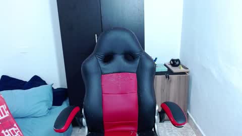 Snapshot of isabella_hots chatting on January 2025 10:37:02 AM estefania online show from January 2025 10:37:02 AM