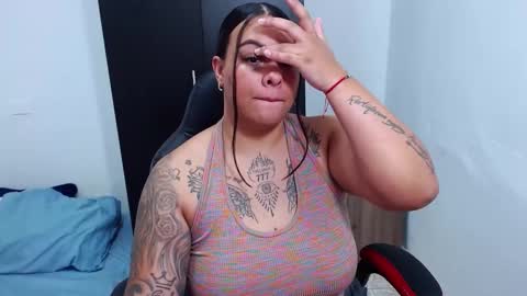 Snapshot of isabella_hots chatting on February 2025 10:23:02 AM estefania online show from February 2025 10:23:02 AM