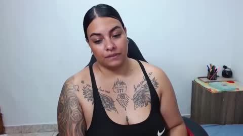 Snapshot of isabella_hots chatting on February 2025 12:40:01 PM estefania online show from February 2025 12:40:01 PM