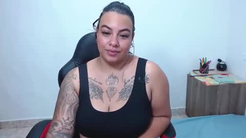 Snapshot of isabella_hots chatting on February 2025 09:53:02 AM estefania online show from February 2025 09:53:02 AM