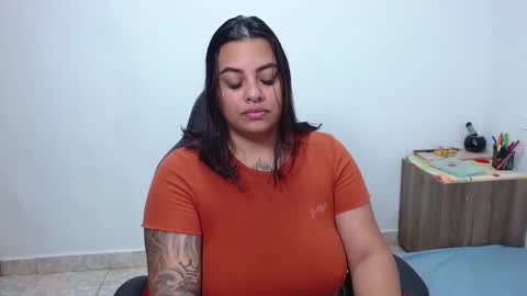 Snapshot of isabella_hots chatting on February 2025 10:30:02 AM estefania online show from February 2025 10:30:02 AM