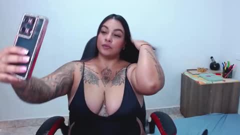 Snapshot of isabella_hots chatting on March 2025 08:00:02 PM estefania online show from March 2025 08:00:02 PM