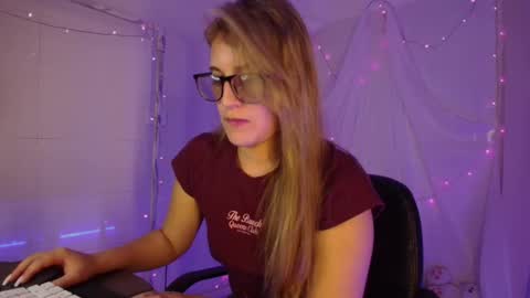 Isabella Rros online show from November 2025 01:58:01 PM