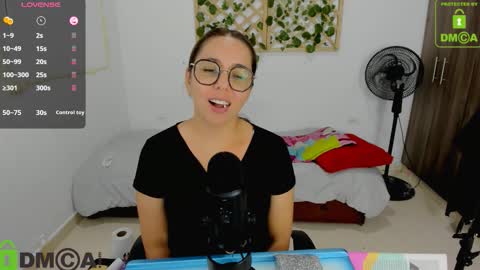 Isabella online show from November 2025 10:10:01 PM