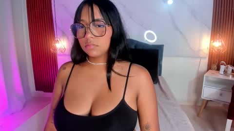 Snapshot of isabella_zc chatting on November 2025 08:43:02 PM isabella zc online show from November 2025 08:43:02 PM