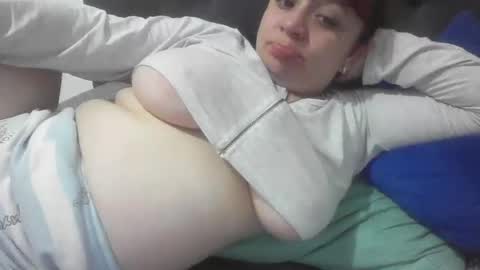 isabellaa_hills_ online show from November 2025 01:22:02 PM