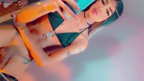 isabellagirs online show from December 2025 01:19:01 PM