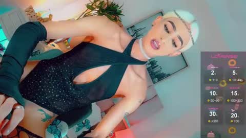 Snapshot of isabellagirs chatting on June 2026 02:43:01 PM isabellagirs online show from June 2026 02:43:01 PM