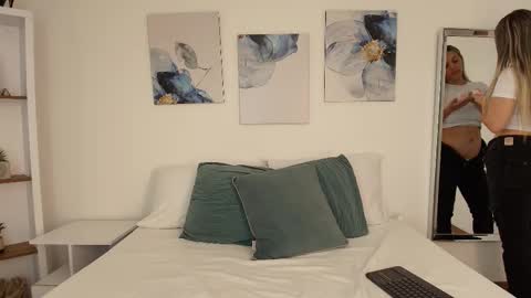 Isabella  online show from February 2026 01:41:01 PM