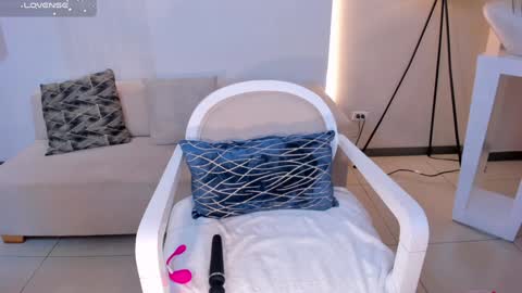 Isa Hill  online show from December 2024 05:53:02 PM