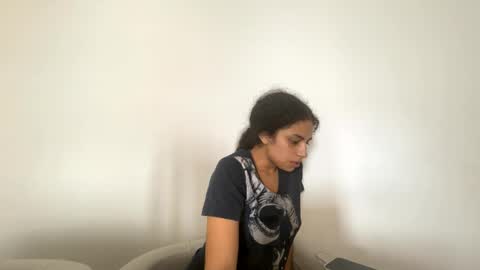 Snapshot of isabellakoffs chatting on September 2025 05:26:02 PM Isabella.. back again online show from September 2025 05:26:02 PM