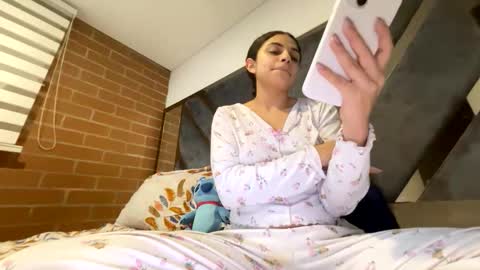 Snapshot of isabellakoffs chatting on February 2026 12:29:01 AM Isabella.. back again online show from February 2026 12:29:01 AM