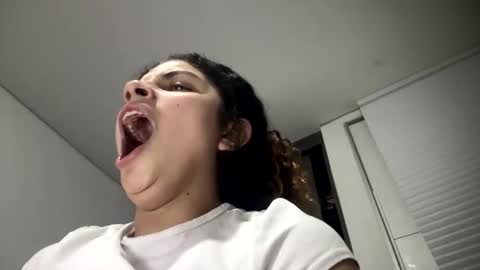 Snapshot of isabellakoffs chatting on February 2026 05:52:01 AM Isabella.. back again online show from February 2026 05:52:01 AM