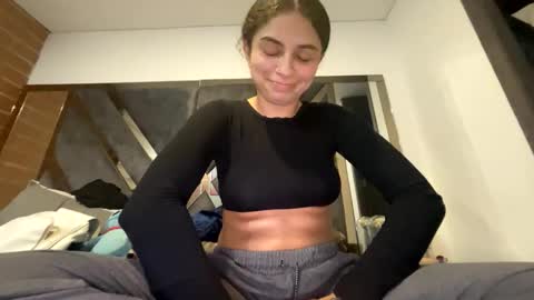 Snapshot of isabellakoffs chatting on April 2026 12:28:01 AM Isabella.. back again online show from April 2026 12:28:01 AM