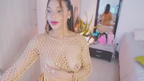 isabella online show from October 2025 04:32:02 AM