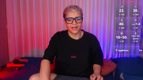 Isabella Mout  online show from December 2025 10:05:01 PM