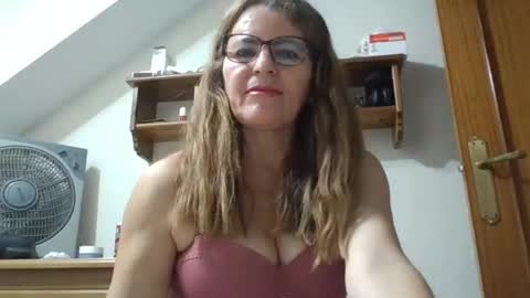isabella online show from October 2025 08:42:01 PM