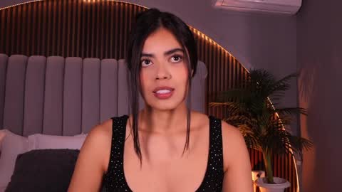 Snapshot of isabellax21 chatting on April 2026 04:50:02 AM Isa online show from April 2026 04:50:02 AM