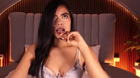 Snapshot of isabellax21 chatting on April 2026 04:26:01 AM Isa online show from April 2026 04:26:01 AM