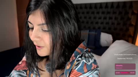 Snapshot of isabeyferrec chatting on September 2025 06:43:02 PM ISABEY online show from September 2025 06:43:02 PM