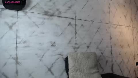 I S A  S AN D E R S  online show from December 2025 07:20:02 PM