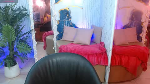 Snapshot of isiis_tay chatting on April 2026 11:44:01 AM ISIIS online show from April 2026 11:44:01 AM