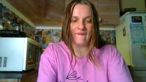 Snapshot of isingle_mom chatting on April 2026 08:46:01 PM isingle_mom online show from April 2026 08:46:01 PM