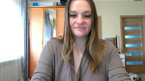 Snapshot of isingle_mom chatting on May 2026 07:02:02 AM isingle_mom online show from May 2026 07:02:02 AM