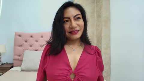 Isis Choi online show from January 2026 07:06:02 PM