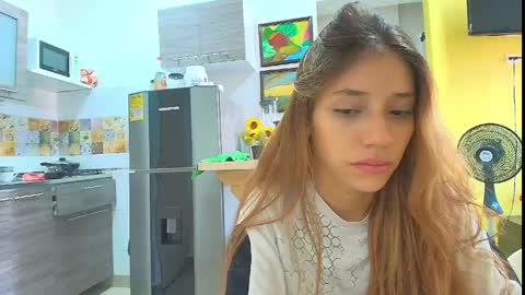 Snapshot of isis_pink chatting on April 2026 03:32:01 PM Alaya online show from April 2026 03:32:01 PM