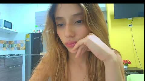 Snapshot of isis_pink chatting on June 2026 06:09:01 AM Alaya online show from June 2026 06:09:01 AM