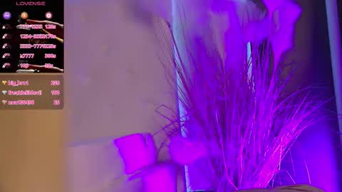 Snapshot of isis_queen_xxx chatting on December 2025 08:14:02 PM Isis online show from December 2025 08:14:02 PM