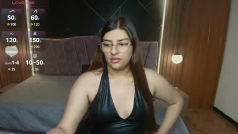 ISIS ROSEE online show from June 2026 12:08:01 PM