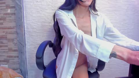 Isla  online show from January 2025 05:10:01 PM