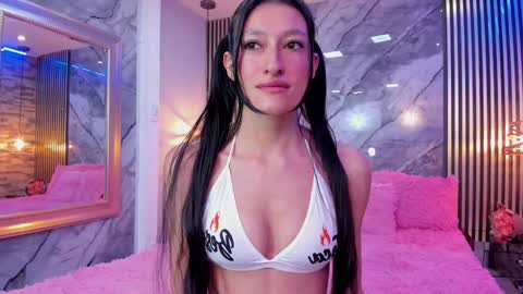 Isla  online show from February 2025 01:30:02 PM