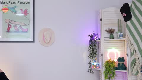 Snapshot of island_peach chatting on March 2026 02:33:01 PM Lou Peaches online show from March 2026 02:33:01 PM