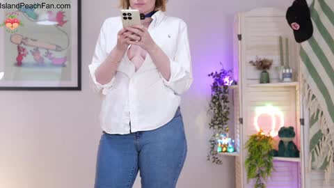 Snapshot of island_peach chatting on March 2026 03:06:01 PM Lou Peaches online show from March 2026 03:06:01 PM