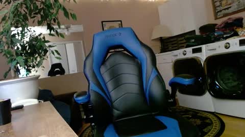 Snapshot of islandguy70 chatting on December 2024 07:42:01 AM Jim online show from December 2024 07:42:01 AM