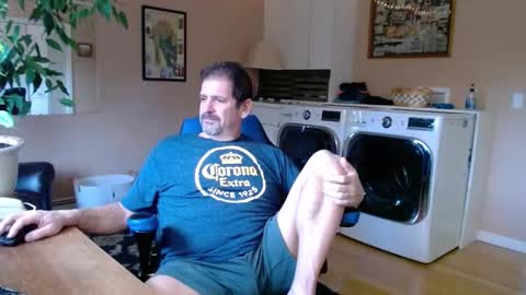 Snapshot of islandguy70 chatting on January 2025 01:21:01 PM Jim online show from January 2025 01:21:01 PM