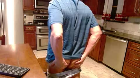 Snapshot of islandguy70 chatting on October 2025 10:43:02 PM Jim online show from October 2025 10:43:02 PM