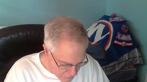 Snapshot of islesman22 chatting on May 2026 10:38:01 PM islesman22 online show from May 2026 10:38:01 PM